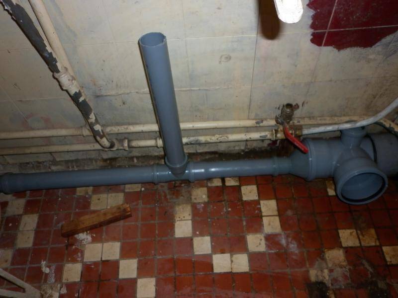 Как правильно производится замена канализационных труб в квартире