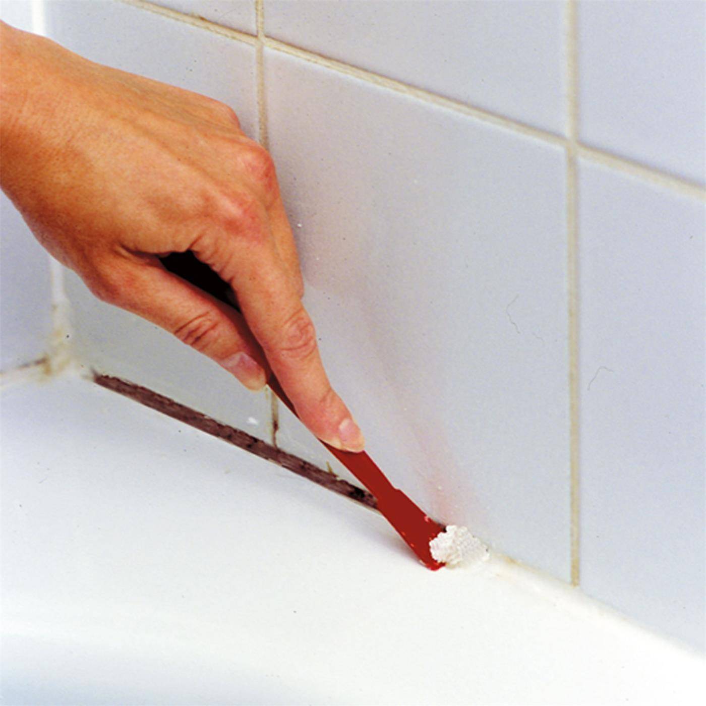 Как убрать силиконовый герметик с ванны: 10 проверенных средств