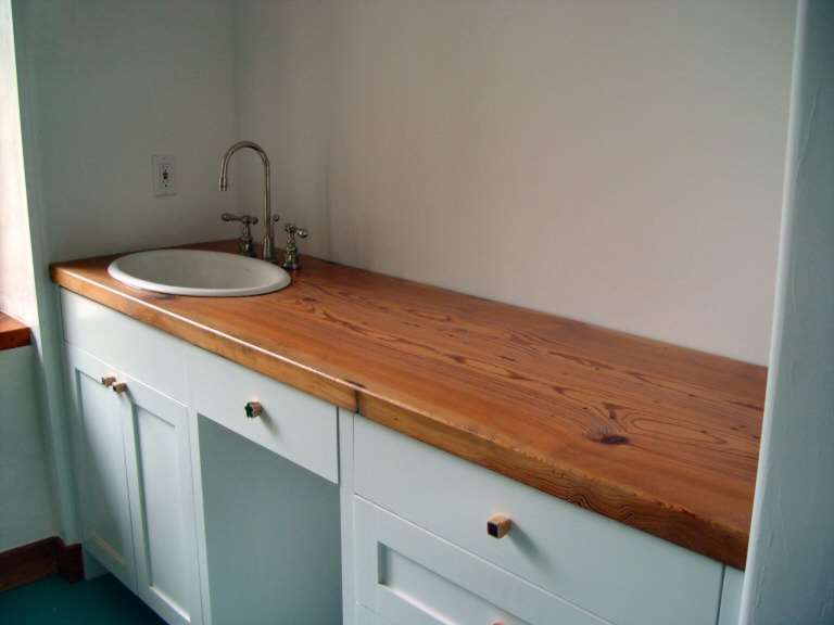 Деревянная столешница для ванной — что нужно знать перед покупкой? (40 фото)