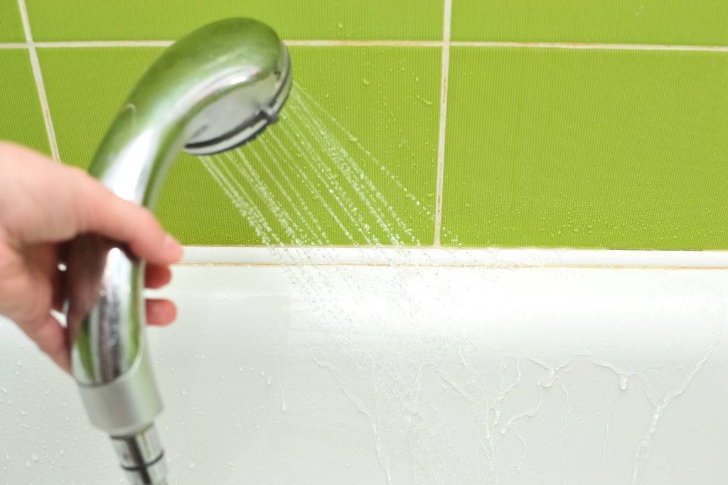 Как отбелить ванну: полезные советы, эффективные средства и методы чистки