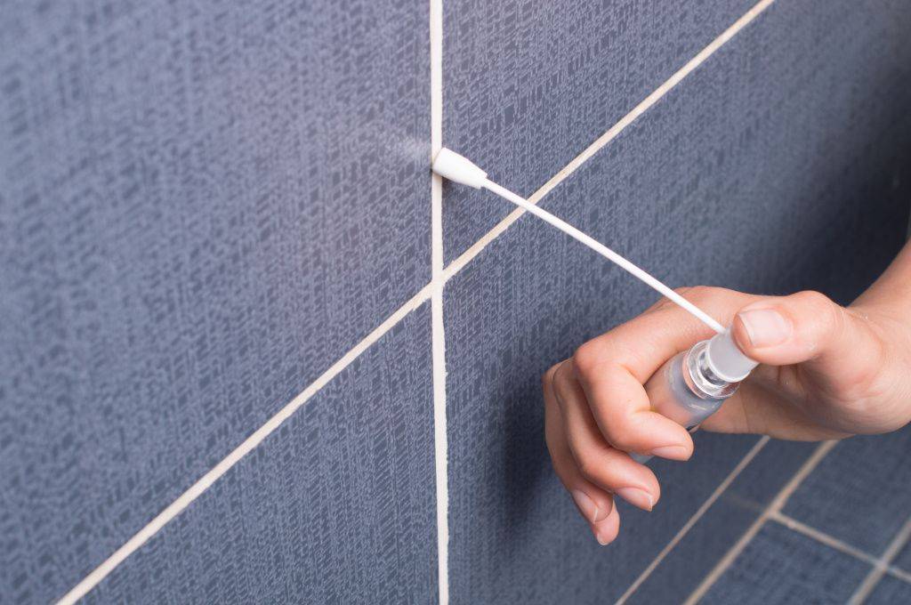 Как обновить швы между плиткой в ванной: 10 лучших способов + инструкции