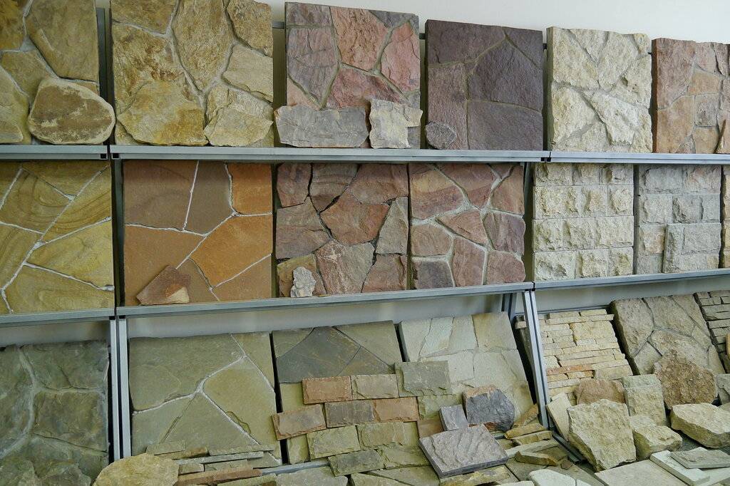 Внешняя отделка фасадными панелями под камень